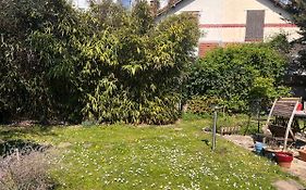 A Room And Garden Close To Paris